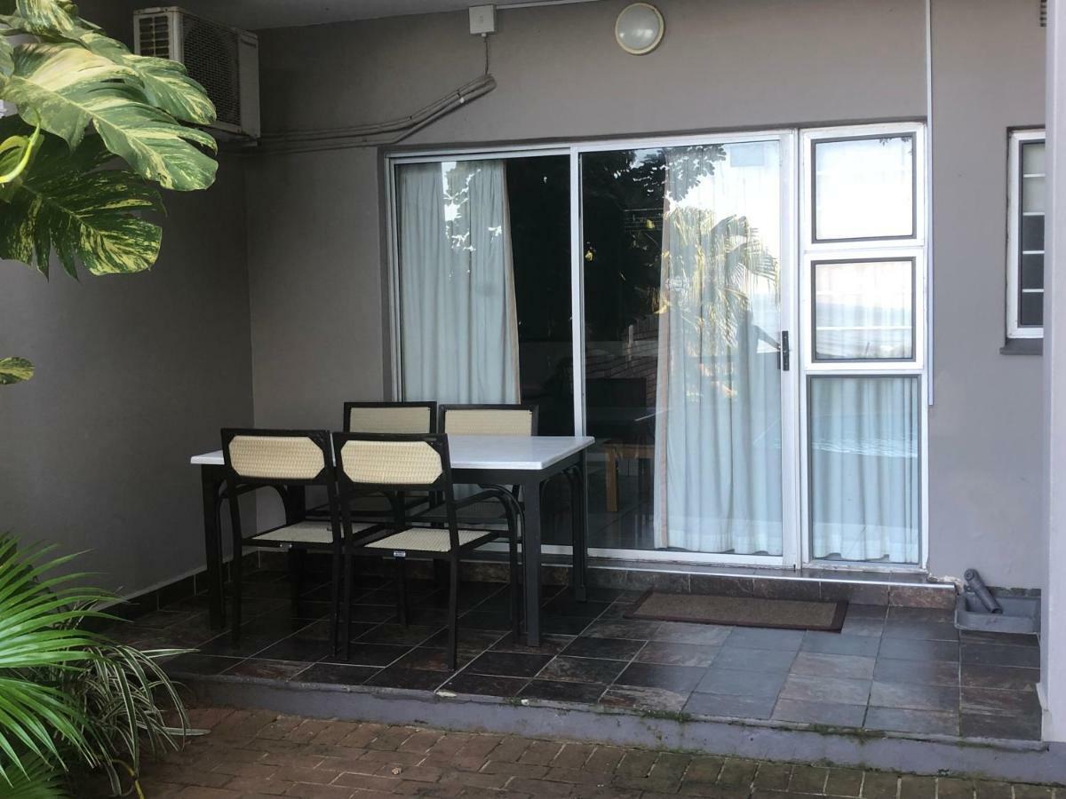 Sunrise Beach Resort Amanzimtoti Exteriör bild